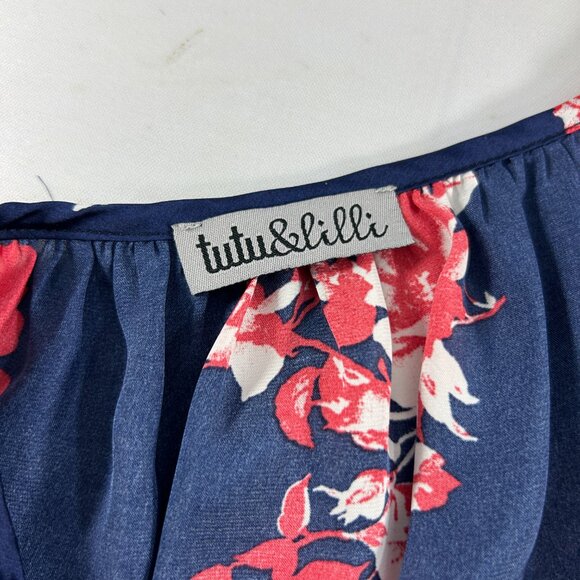 Tutu & Lilli Womens Blouse Size XS Blue Red Floral Pullover Short Sleeve Top - Picture 3 of 7